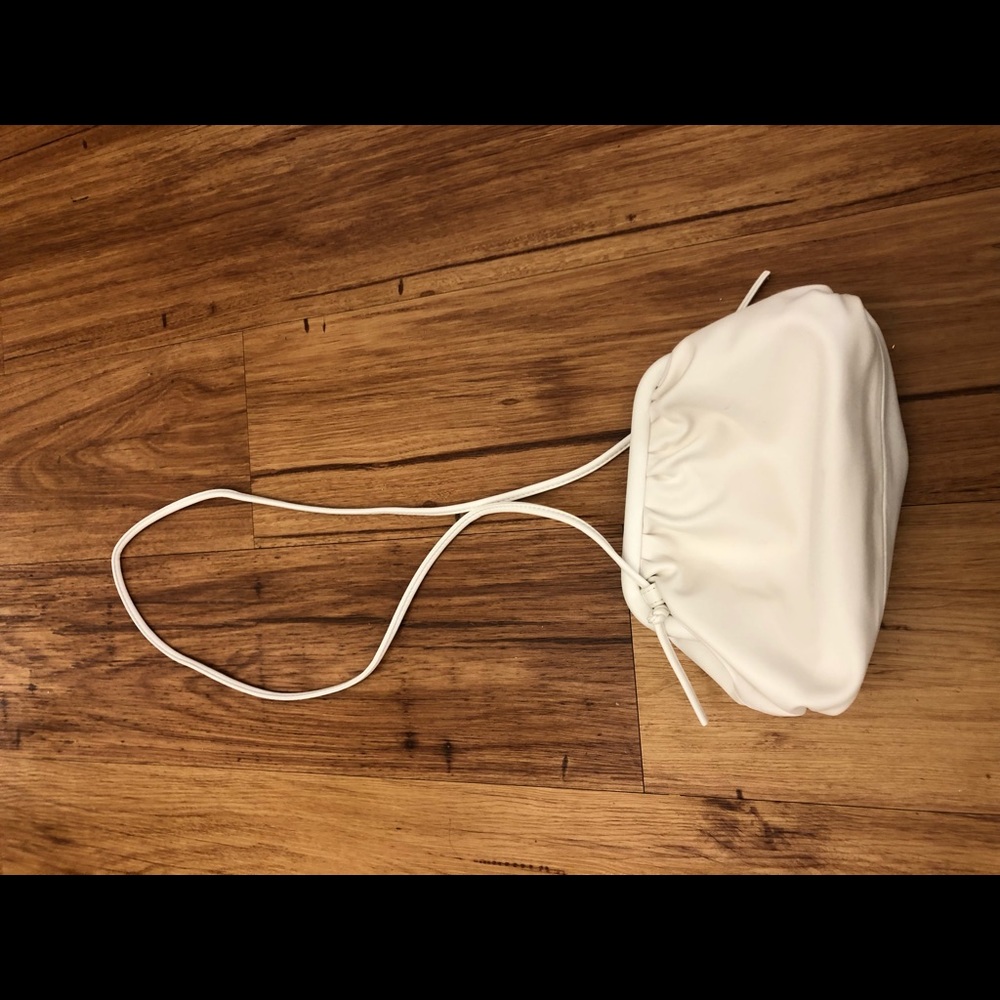 Steve Madden bnikki white pouch crossbody purse bag